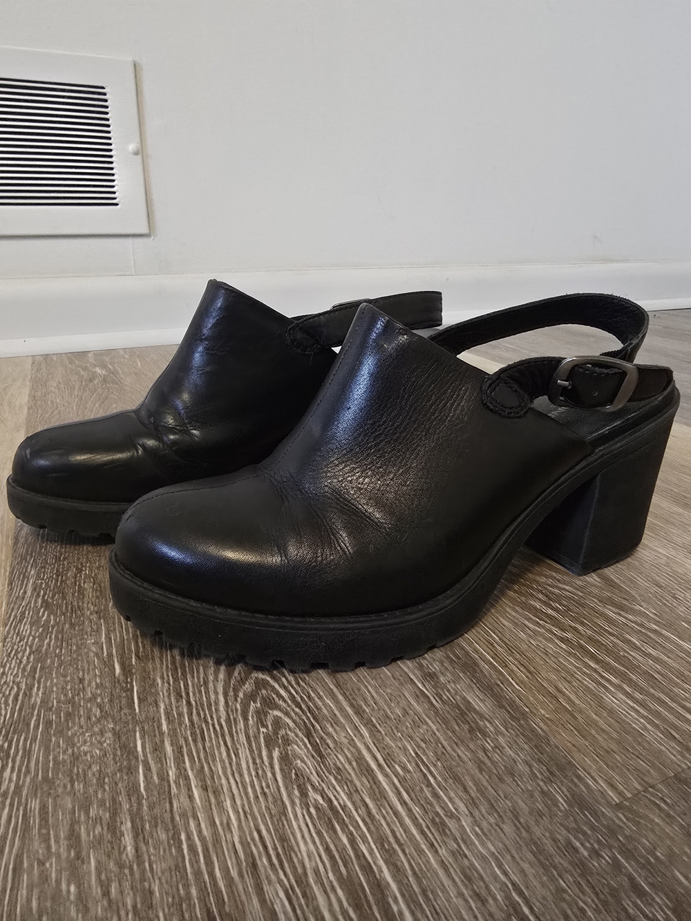 Vagabond Black Leather Slingback Chunky Heel Mules